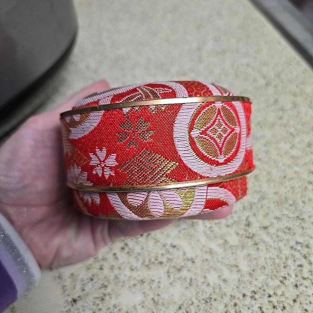 Japanese Kimono Fabric Trinket Box Vtg Round Padded Lid Komono Ire Red 4"×2" - Picture 3 of 15